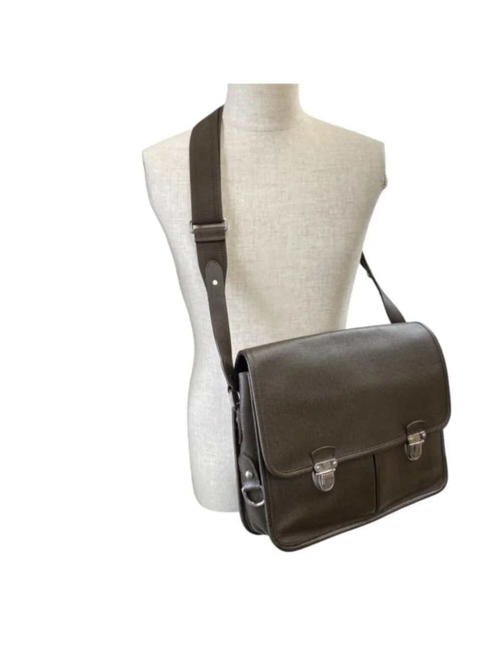 Louis Vuitton Are Creasing Shoulder Bag Taiga Leather Brown Lightweight